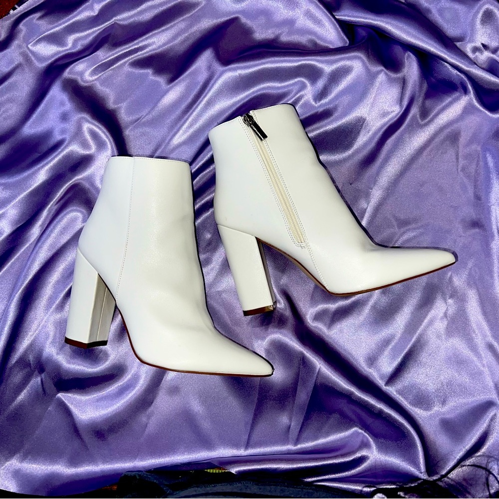 Just Fab Rosamund white booties chunky heel